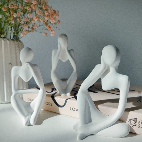 Zestaw 3 figurek dekoracyjnych „Zamyśleni” – Nowoczesne rzeźby gipsowe handmade