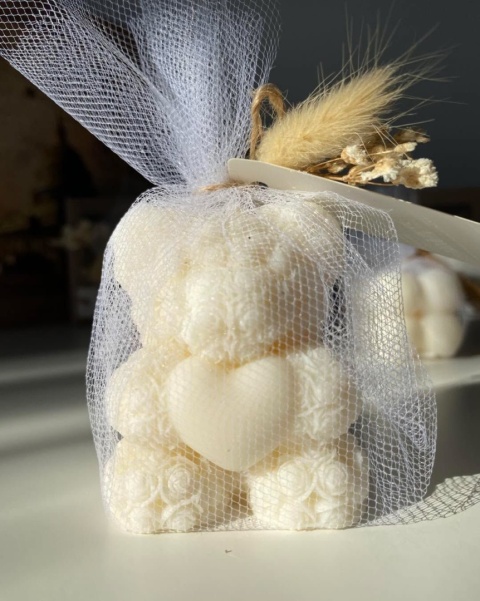 Świeca sojowa Miś z Sercem – Urocza dekoracja handmade